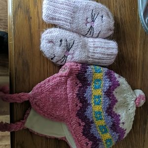 Winter hat and cat mittens